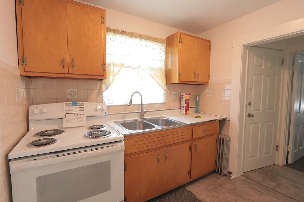 3 bed, 720 sqft, $2,000 — Photo 2