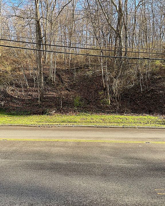 2nd image of 144 Anderson Ferry Rd