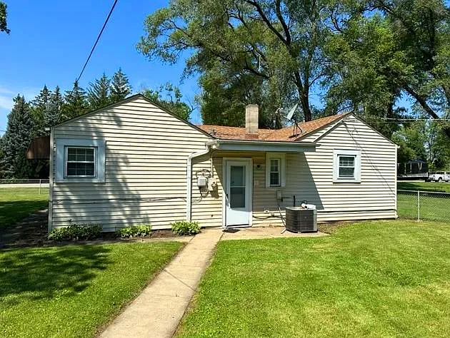 3101 N Wolf Rd photo 1