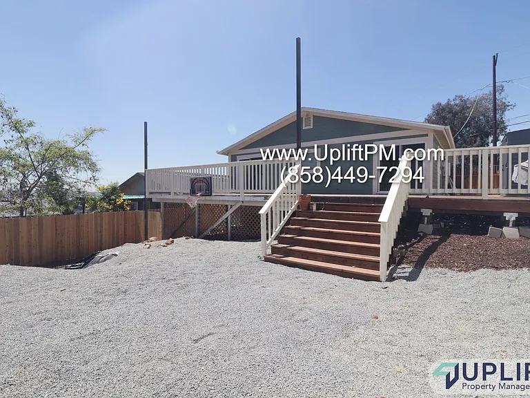 1225 Capistrano Ave #A — Photo 37