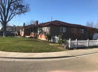 935 Baker Dr, Ripon, CA 95366