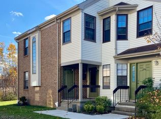 2702 Lighthouse Ln, Parlin, NJ 08859