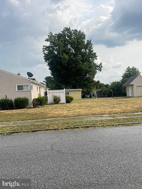 2nd image of 521 N 9th Ave
