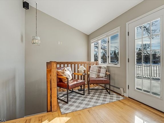 5th image of 4 Arrowhead Trl