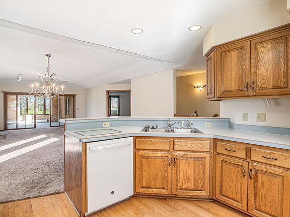 5th image of 937 138th Ln NE