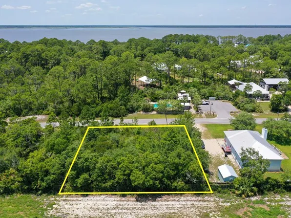 140 Longleaf Rd, Eastpoint, FL 32328