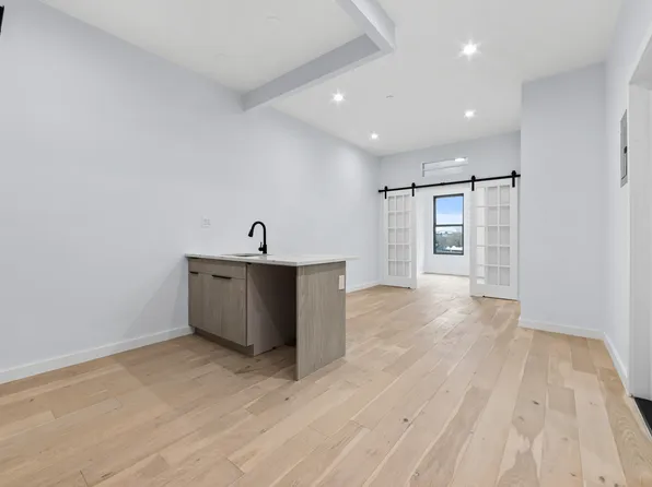 1091 Rogers Avenue image 1 of 10