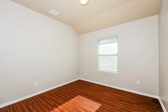 930 Haley Dr — Photo 12