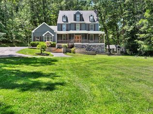 1827 Shiloh Woods Rd, Chesterfield, MO 63005