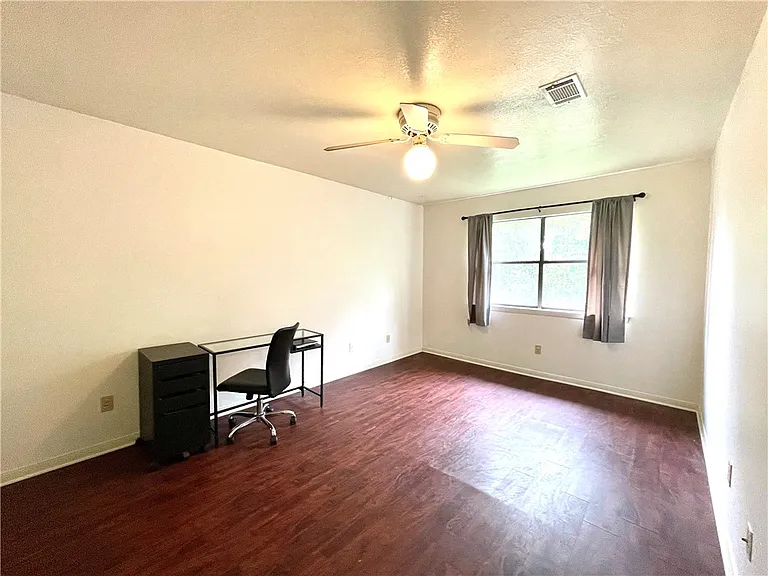 704 Navarro Dr #C — Photo 5