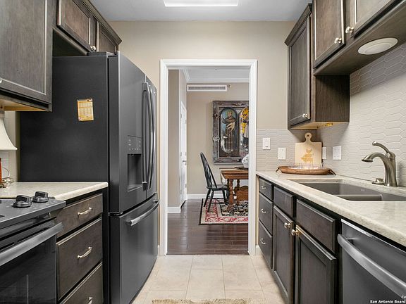 4th image of 1 Towers Park Ln #1015