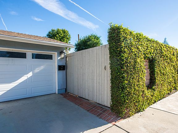 2nd image of 6580 N Sheltondale Ave