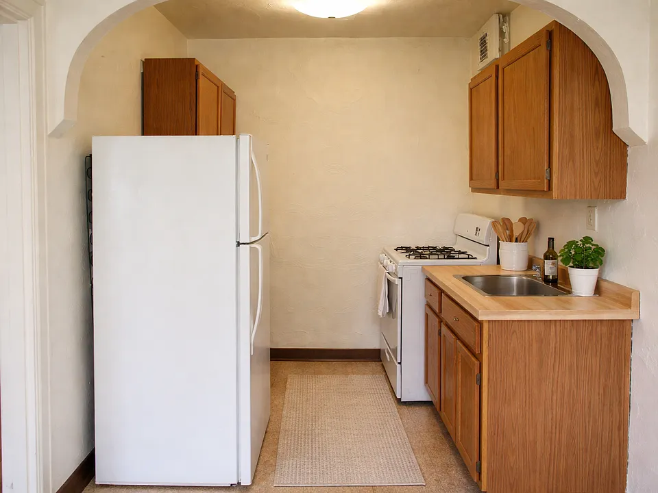 Studio Kitchen $1055