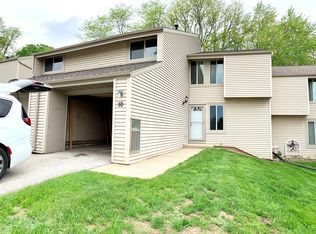 5 Oakridge Ct, Watertown, WI 53094