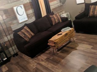 440 S Tama St, Manchester, IA 52057