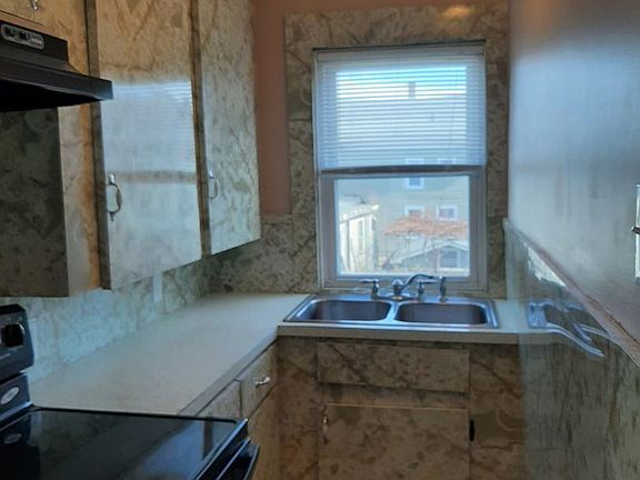 3rd image of 301 Illinois St #2