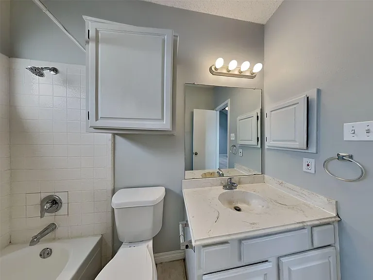 1395 Chinaberry Dr — Photo 13
