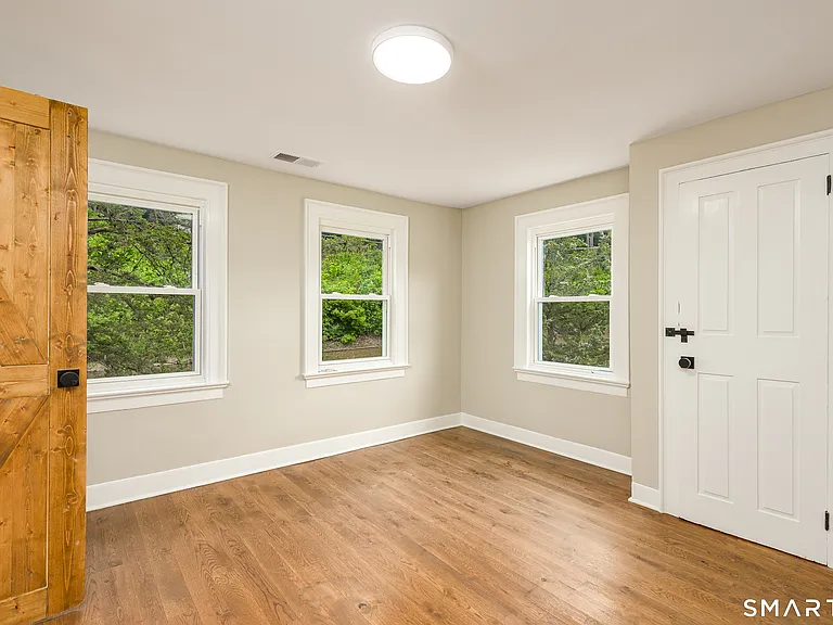 560 Manchester Rd — Photo 26