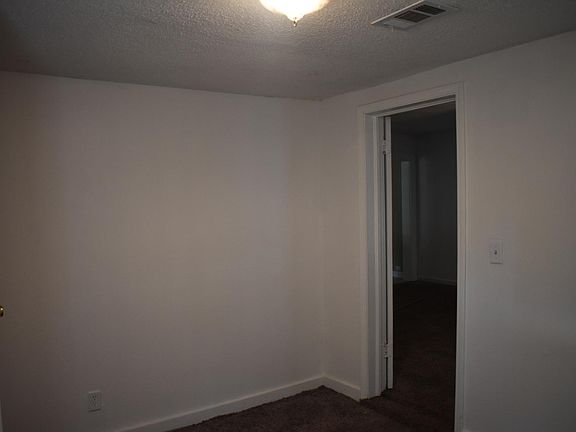 5th image of 664 Farnell Ln