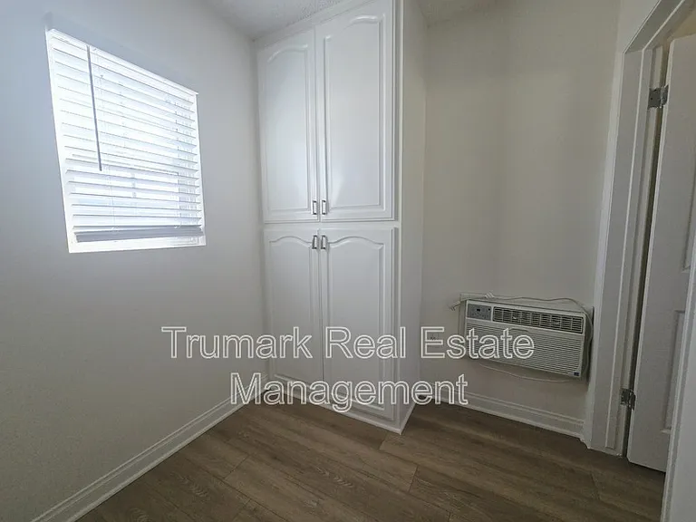 210 W Tujunga Ave #5 — Photo 6