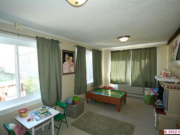 Gameroom or 3rd bedroom