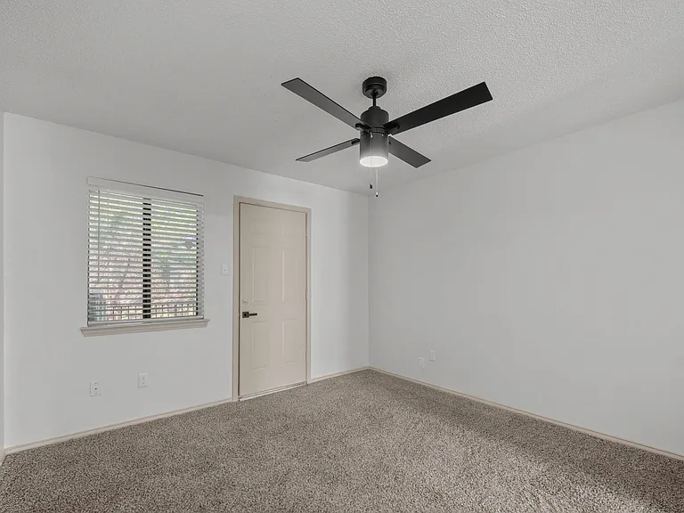 Little Creek Apartments — Photo 18