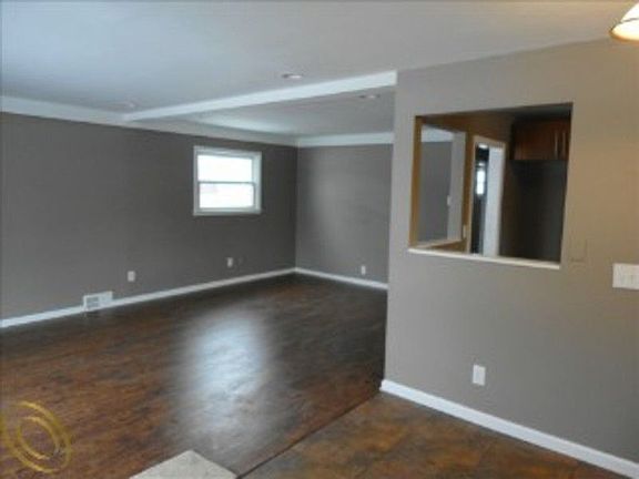 3rd image of 969 Meadowlark Dr