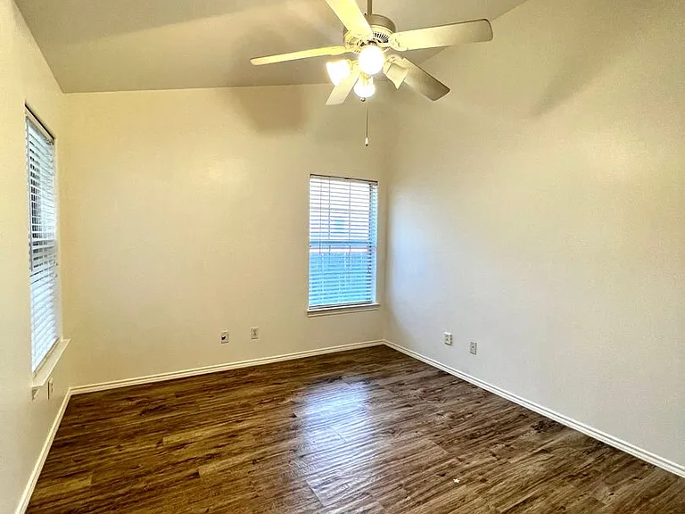 701 Oak Valley Dr — Photo 14