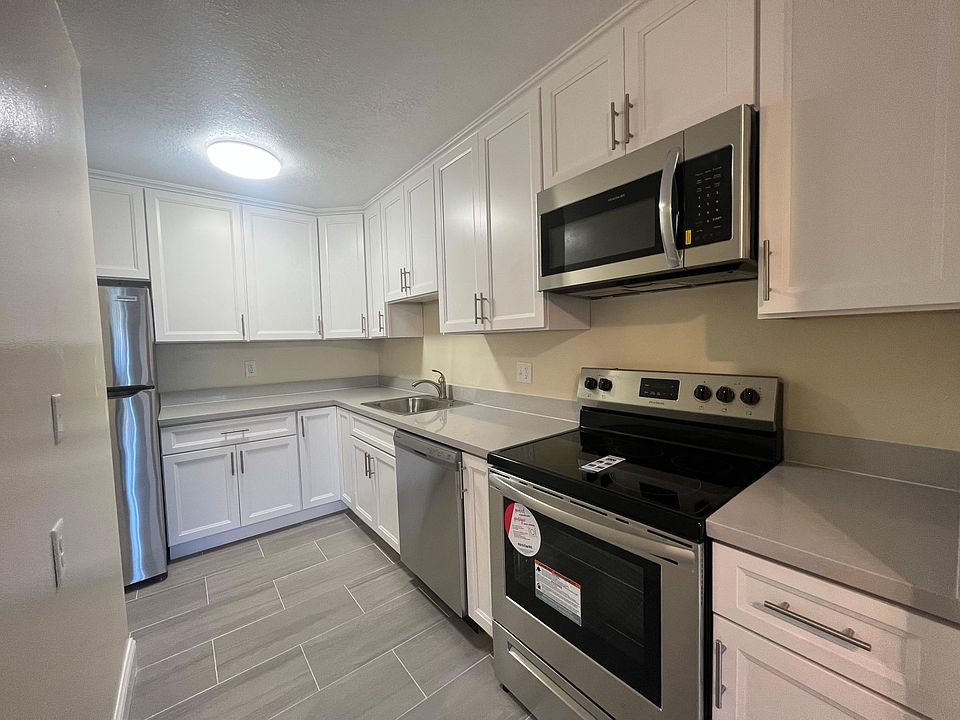 Fully Remodeled Kitchen with all new Stainless Steel Appliances