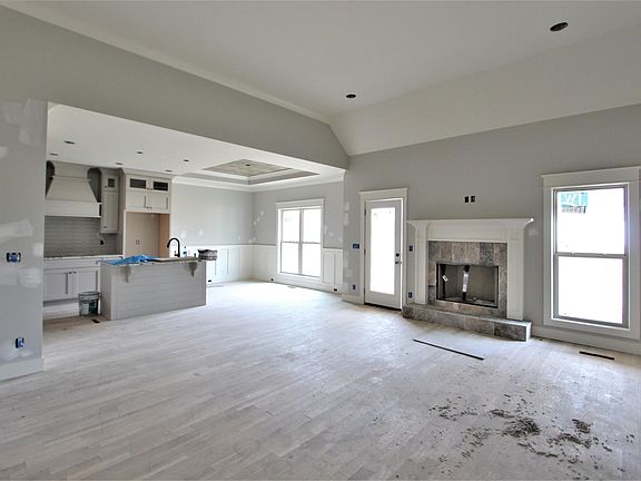 2nd image of 201 Ivie Ln #23