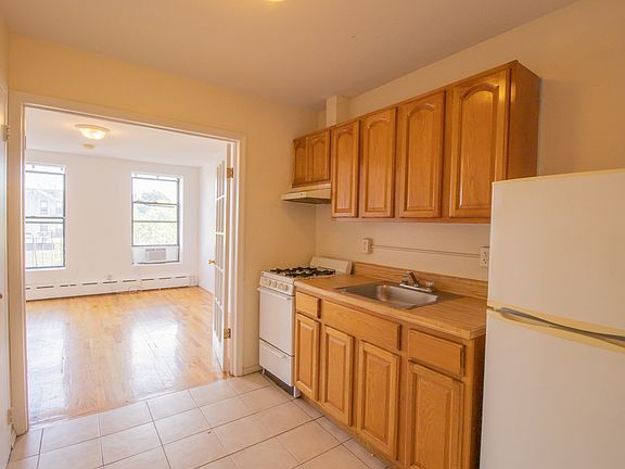 3rd image of 1067 Lafayette Ave #4A