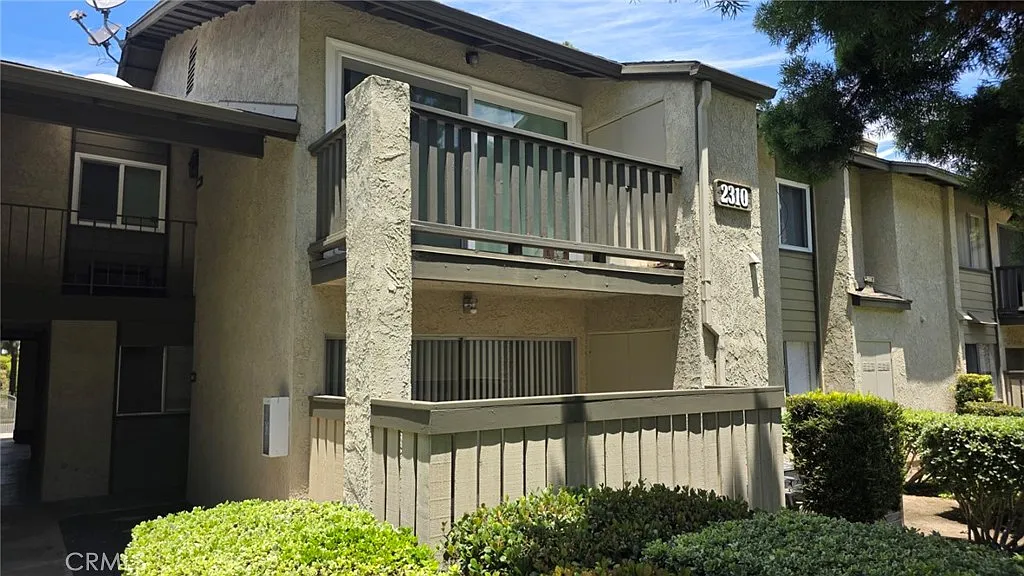 2 bed, 916 sqft, $2,900 — Photo 1