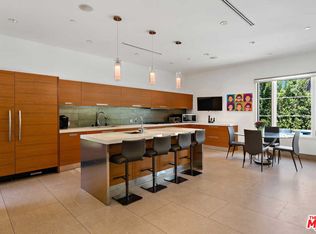 142 N Hamel Dr, Beverly Hills, CA 90211