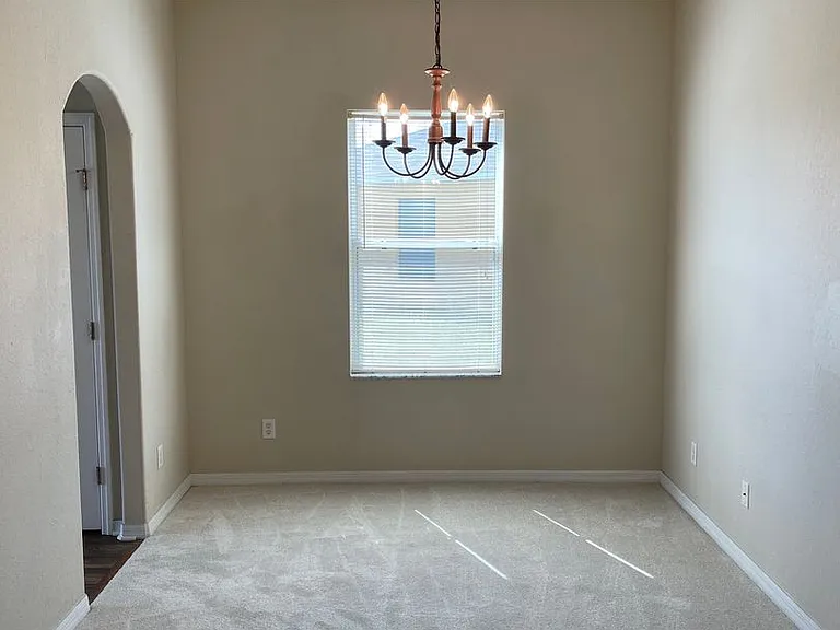 213 Towerview Dr E — Photo 6