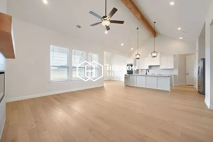 4 bed, 3.5 bath, 2404 sqft, $2,845 — Photo 4