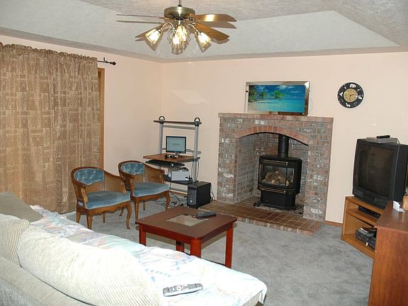Family Room - Alt View