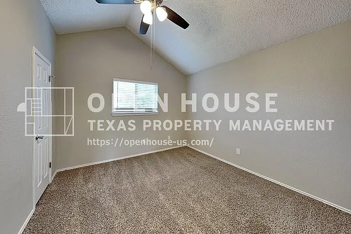 219 Cutting Horse Ln — Photo 13