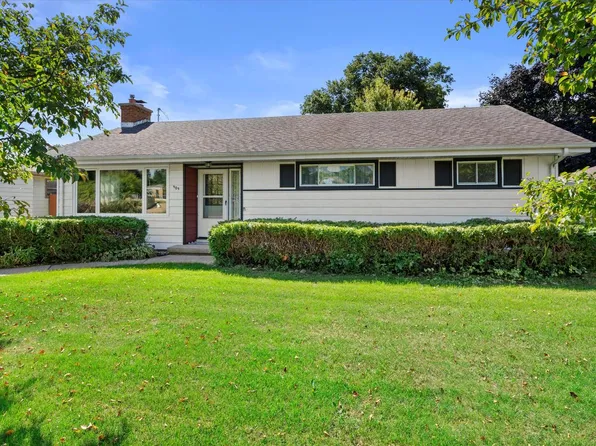 909 North Moreland BOULEVARD, Waukesha, WI 53188