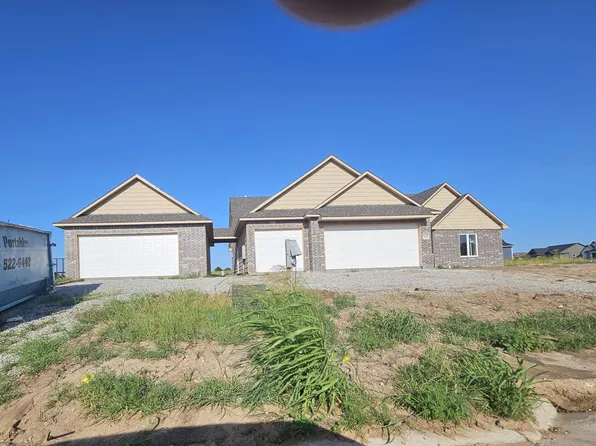 1510 N Emerald Valley Dr, Mulvane, KS 67110