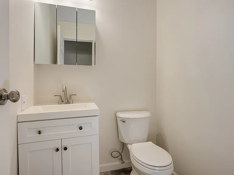 Oakbrook Manor Apartments — Photo 43