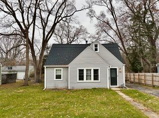 724 Mohawk Dr, Round Lake Heights, IL 60073