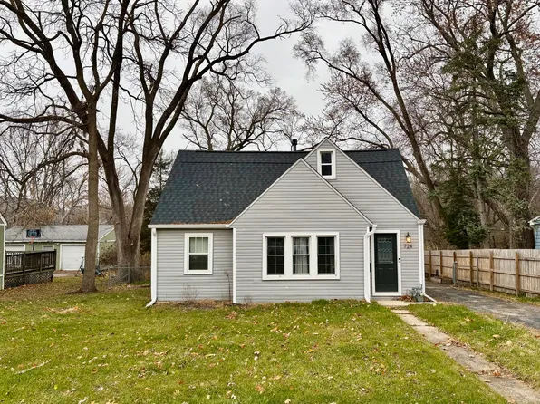 724 Mohawk Dr, Round Lake Heights, IL 60073