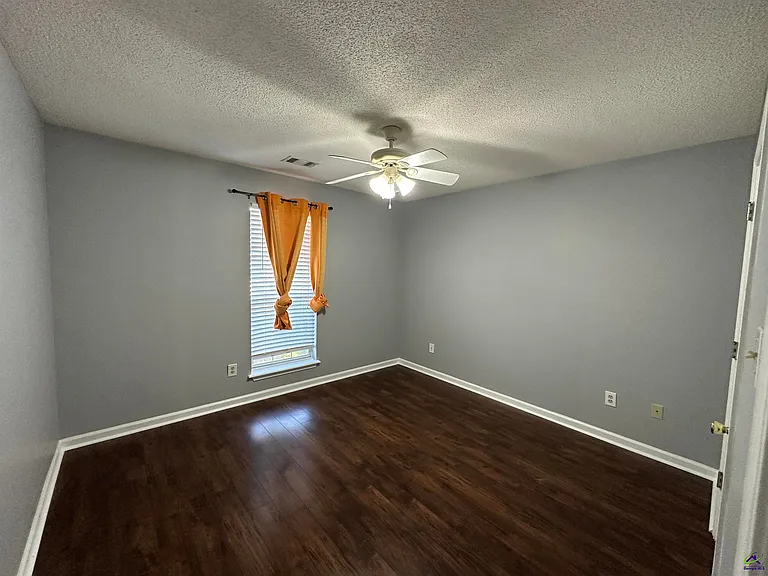 225 Autumn Woods Dr — Photo 9