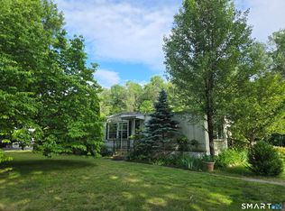 32 Breezy Ln, Thompson, CT 06277