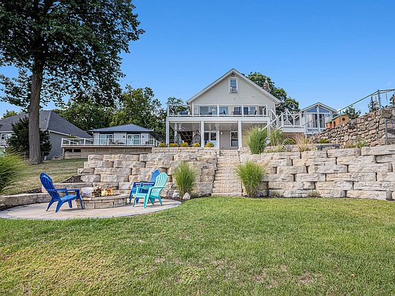 2nd image of 9913 Woodlawn Dr