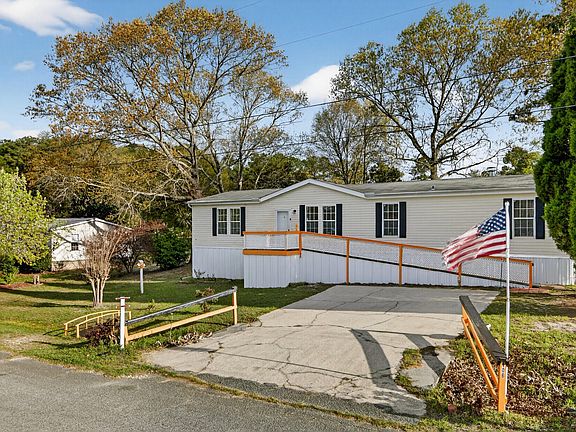 4th image of 106 Minnie Ct