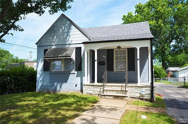 5 Patricia Ave photo 1