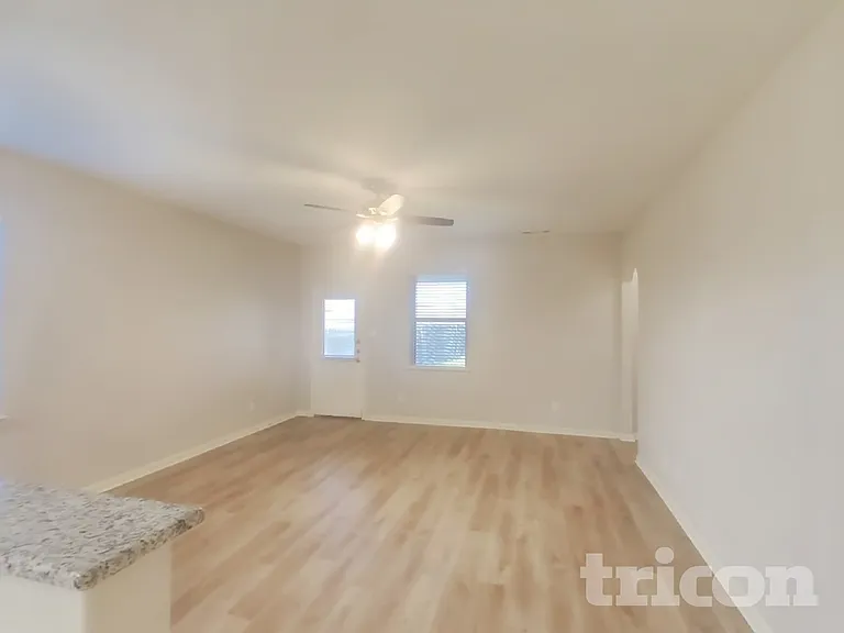 185 Kennedy Dr — Photo 3
