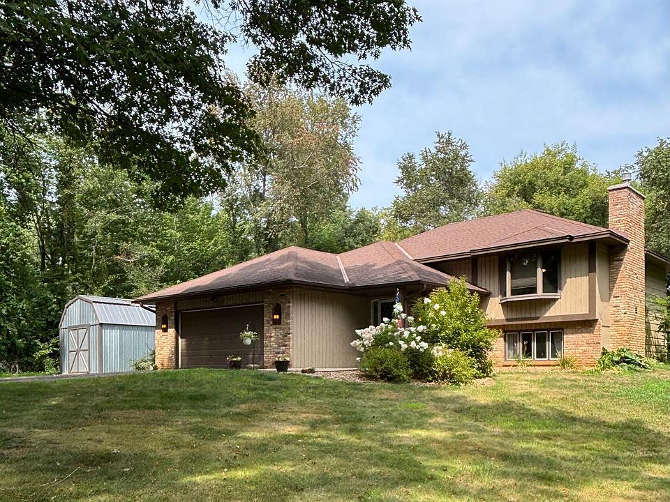 2nd image of 2753 225th Ln NE