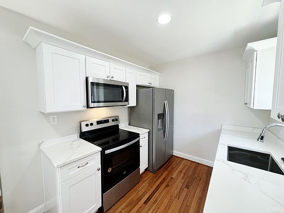 4th image of 232 Arlington St